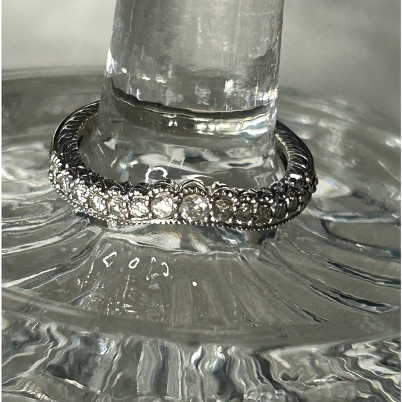 OVER 1 CTW DIAMOND RING SET WITH DIAMOND HEART ON THE SIDES. - Picture 10 of 16